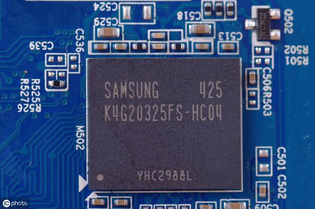 三星正式宣布:放棄自研芯片,選擇“聯(lián)姻”華為!