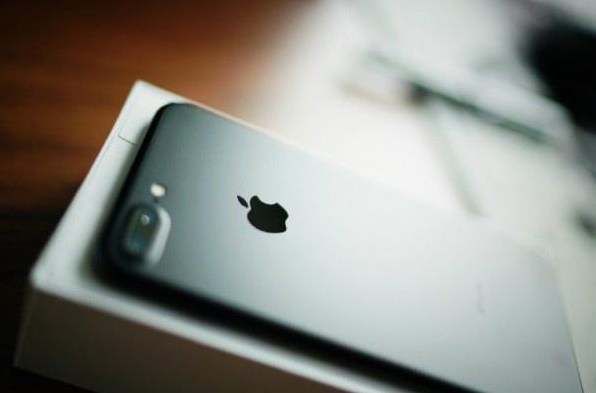 iPhone7 plus手機突然黑屏怎么維修？