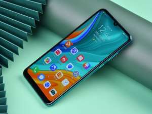 zui近被反諷為“安卓機皇”，華為暢享10e真的是智商稅？