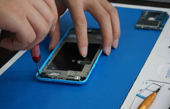 維修手機過程