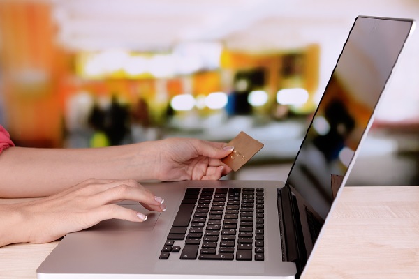 怎么設置兩臺電腦共享文件？兩個電腦共享文件怎么設置？