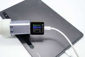 充電頭卡到充電槽里了怎么辦？