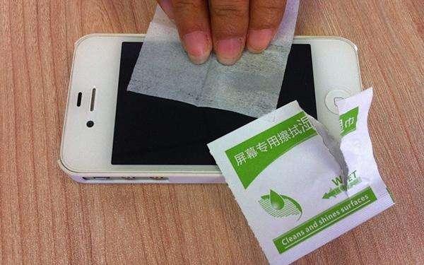 手機屏幕臟了怎么辦呢?如何清潔手機屏幕?
